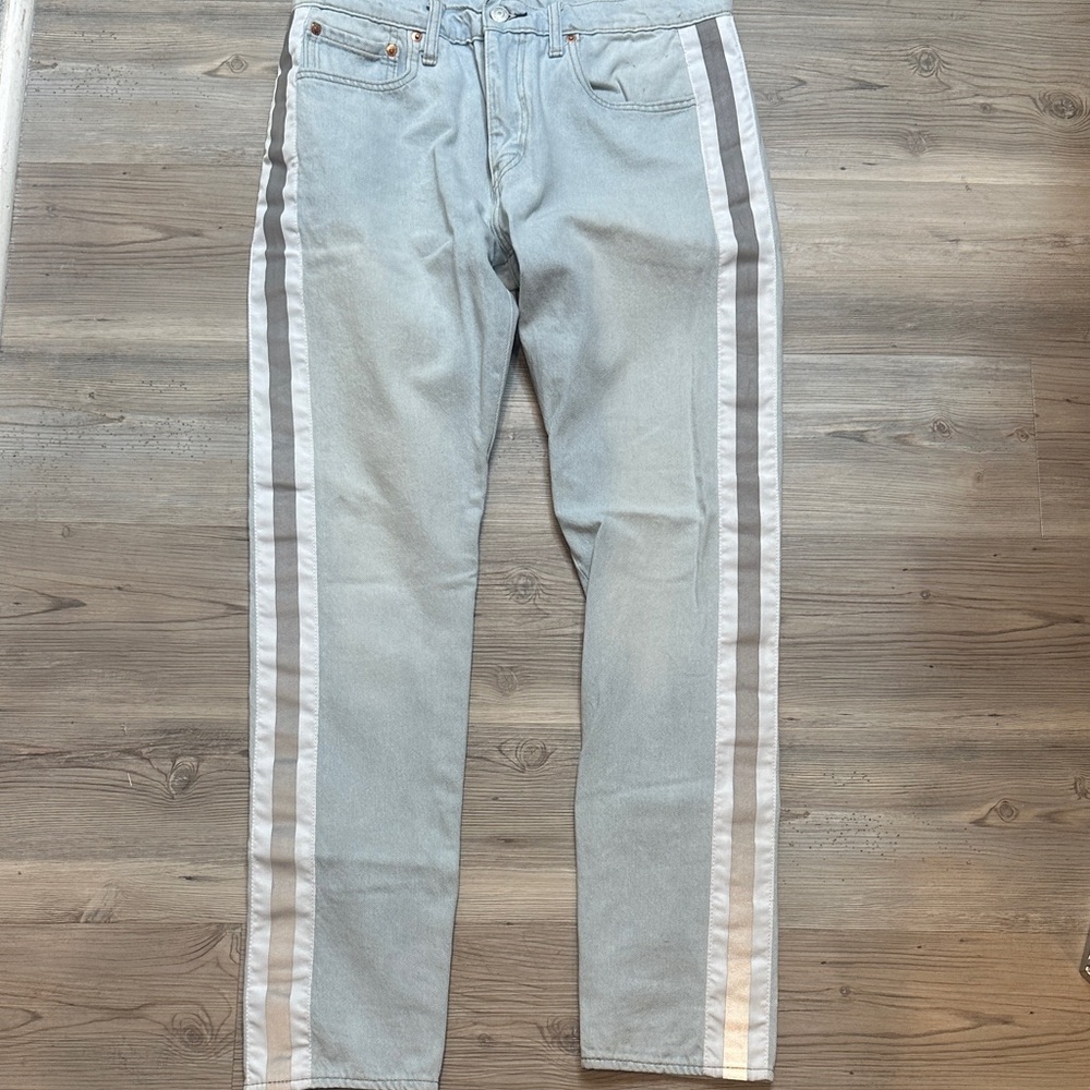 GUC Levi's Gray Jeans with White Reflective Side Stripes, 32x32
